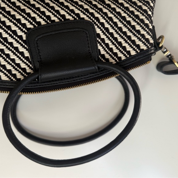 HOBO Sheila Crossbody Bag Artisan Textured Leather EUC - Picture 7 of 7